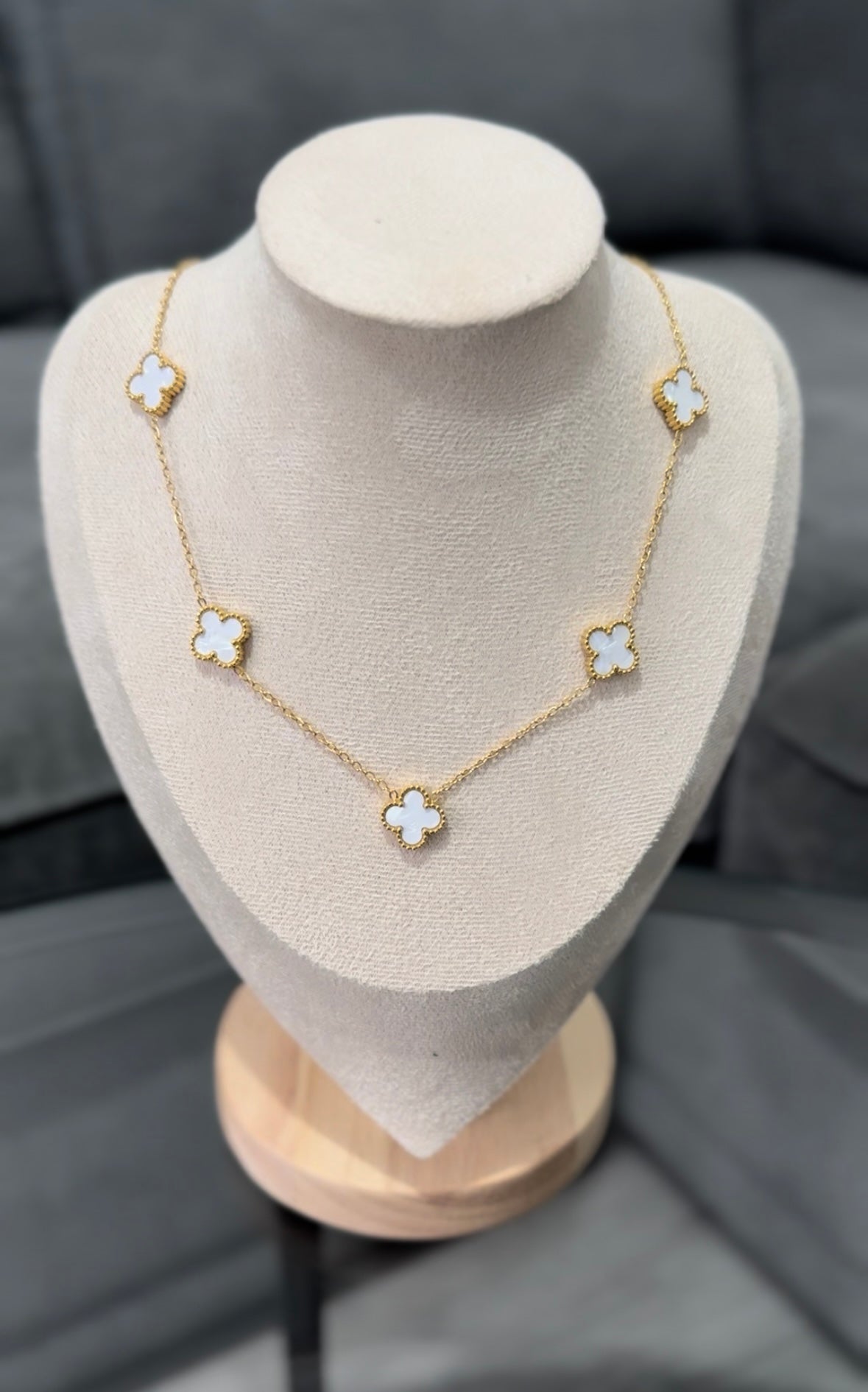 White pearl and gold 5 motif Clover Necklace