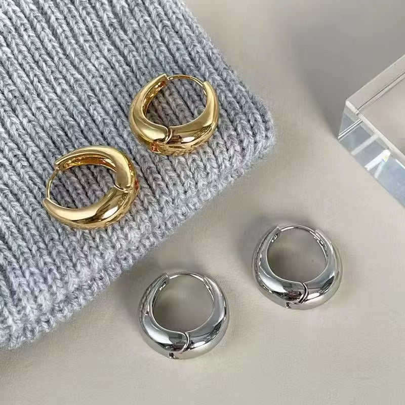 Chunky Huggie hoop earrings