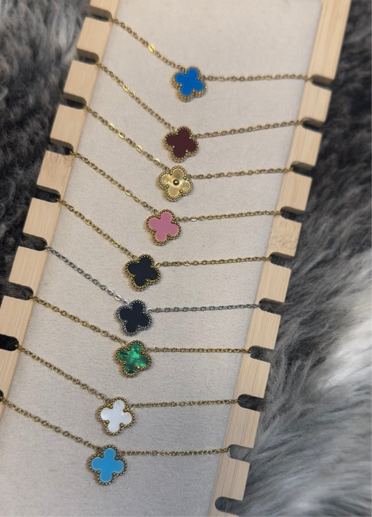 Single clover Necklace