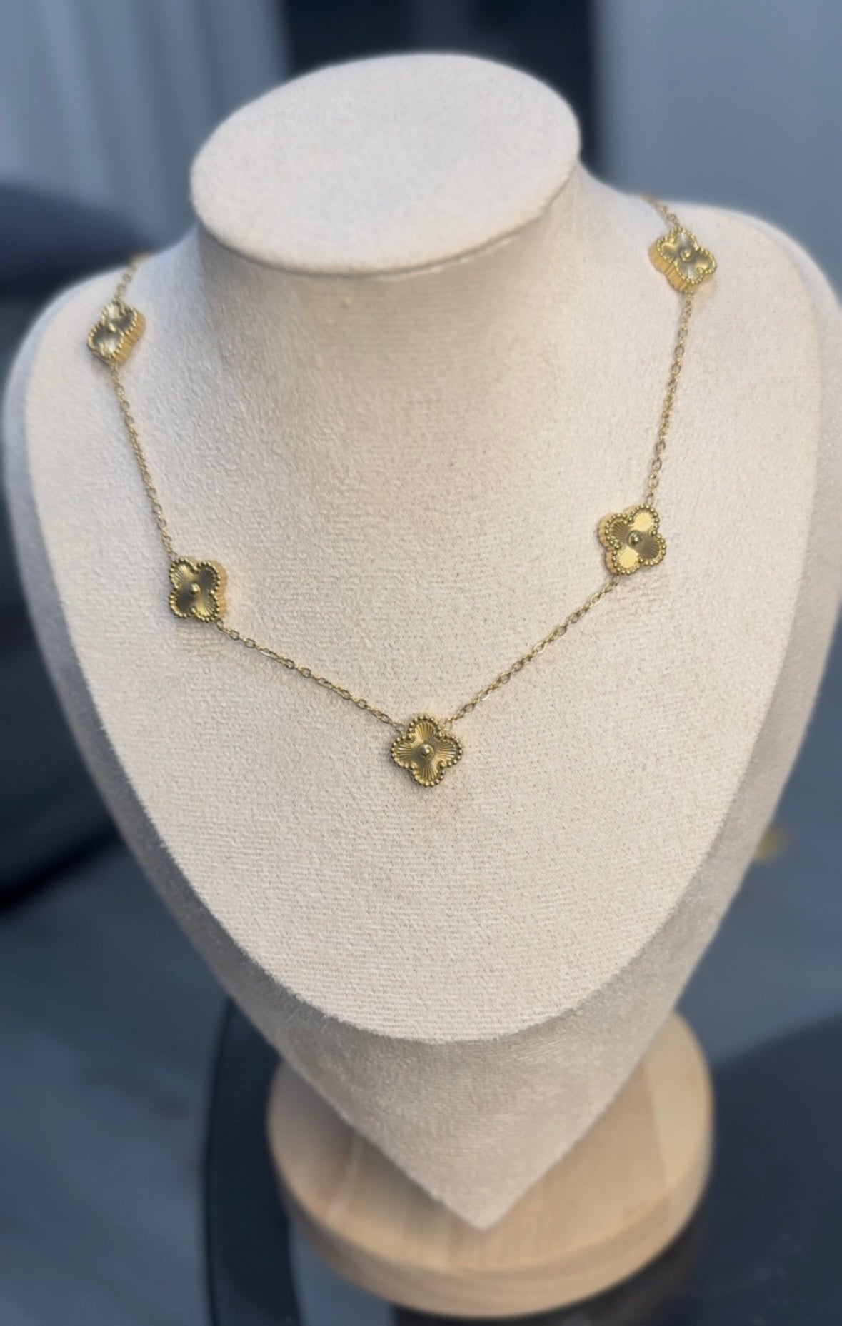 Gold 5 motif Clover Necklace