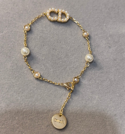 Gold Pearl bracelet