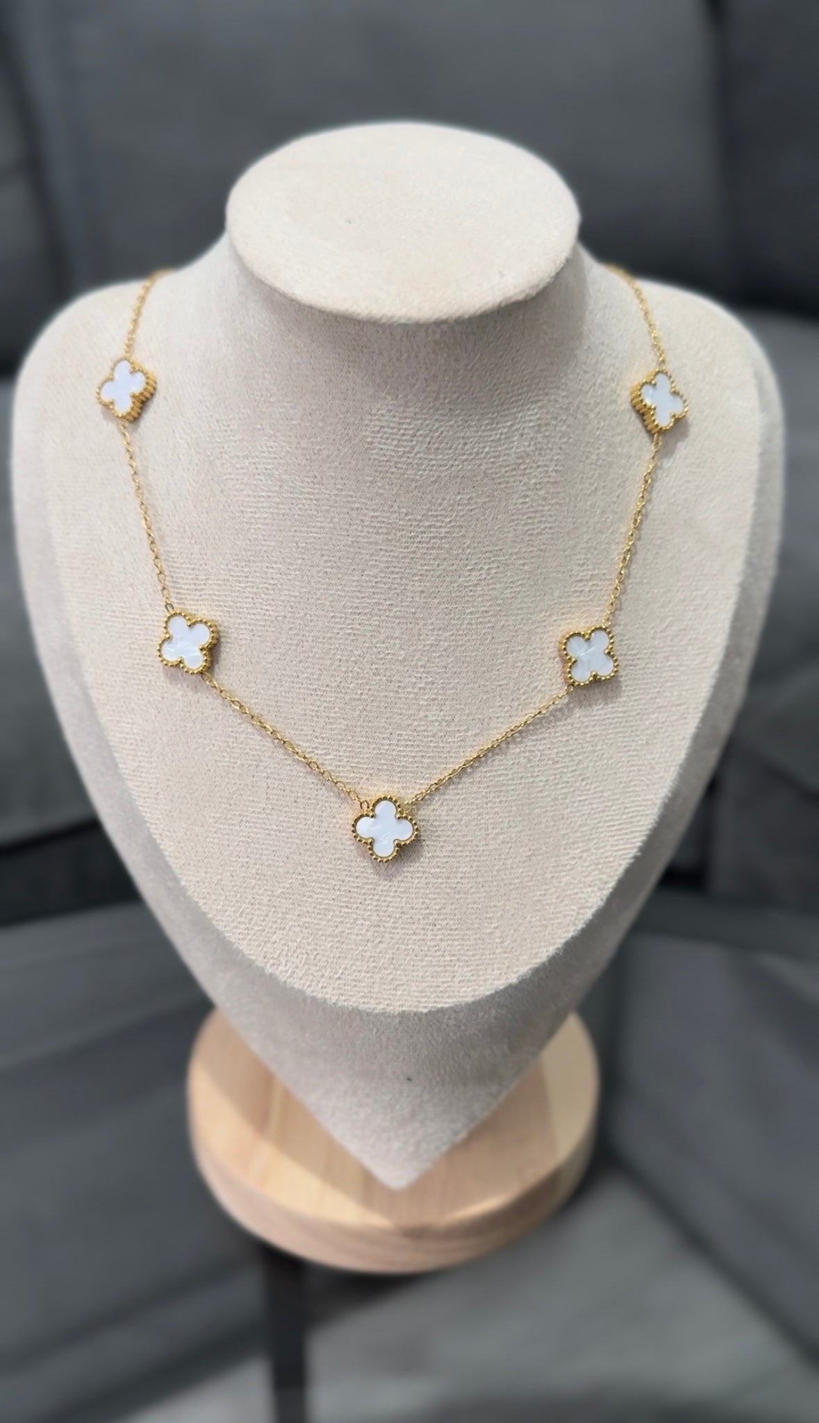 White pearl and gold 5 motif Clover Necklace